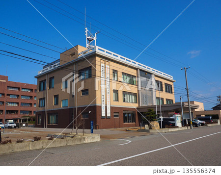 石川県羽咋市の羽咋警察署 135556374