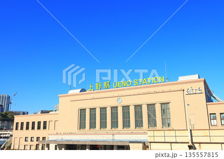 東京都台東区、JR上野駅の風景 135557815