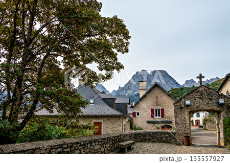 The village Lescun in the Aspe valley in Pyrenees, France surrounded by impressive mountains under a clear blue sky. 135557927