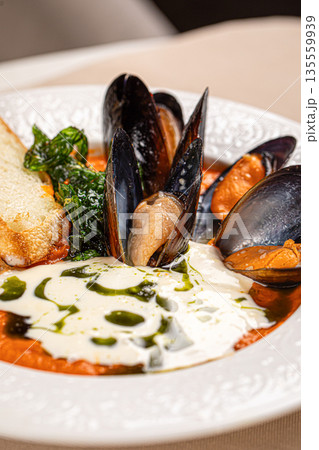 Mussels in creamy sauce with toasted bread Mussels in creamy sauce with toasted bread 135559939