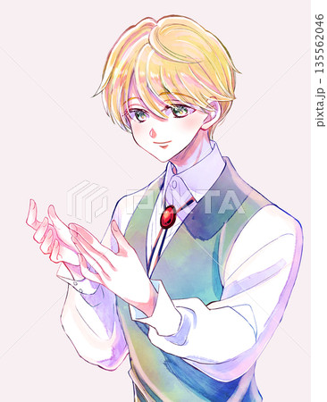 笑顔で両手を広げる少年 135562046