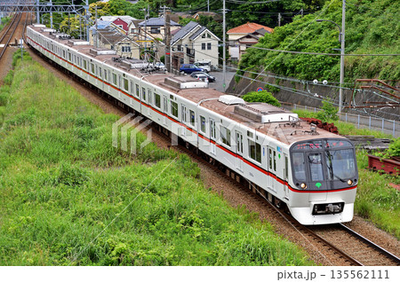 京急久里浜線　京急長沢－YRP野比　都営地下鉄　5300形　5323編成 135562111