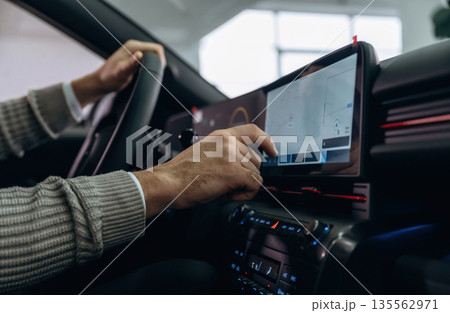 Screen with map, navigation. Man is sitting in car, detailed view 135562971