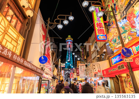 大阪新世界の通天閣の夜景 (大阪府大阪市浪速区) 大阪新世界の通天閣の夜景 (大阪府大阪市浪速区) 135563135