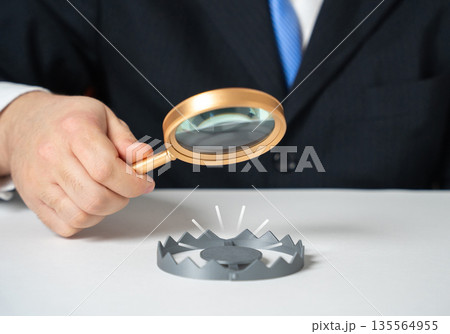 A businessman studies the trap. Rules for avoiding scams. Common mistakes newcomers make in business. Laws and taxes. Entrepreneurship risk awareness, compliance basics A businessman studies the trap. Rules for avoiding scams. Common mistakes newcomers make in business. Laws and taxes. Entrepreneurship risk awareness, compliance basics 135564955