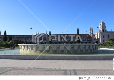 Empire Square Fountain and Jeronimos Monastery in Belem, Lisbon 135565250