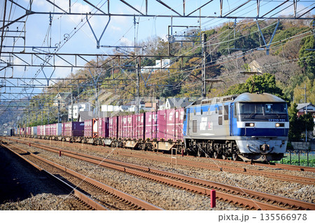 東海道本線　二宮－大磯　JR貨物　EF210-121（新鶴見） 135566978