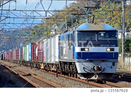 東海道本線　二宮－大磯　JR貨物　EF210-139（吹田）　旅客線迂回 135567028