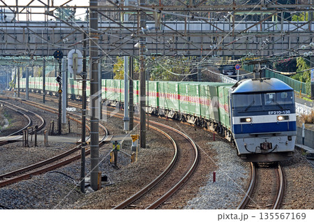 東海道本線 東戸塚-保土ケ谷 JR貨物 EF210-138(岡山) 東海道本線 東戸塚-保土ケ谷 JR貨物 EF210-138(岡山) 135567169