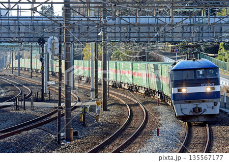 東海道本線　東戸塚－保土ケ谷　JR貨物　EF210-3（岡山） 135567177