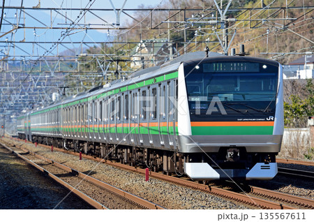 東海道本線　二宮－大磯　JR東日本　E233系3000番台　E-64編成（小山） 135567611