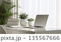 在宅勤務・テレワークに使えるクリーンなデスクとノートパソコンのワークスペース背景素材 135567666