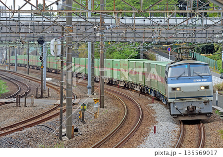 東海道本線 東戸塚-保土ケ谷 JR貨物 EF66-132(吹田) 東海道本線 東戸塚-保土ケ谷 JR貨物 EF66-132(吹田) 135569017