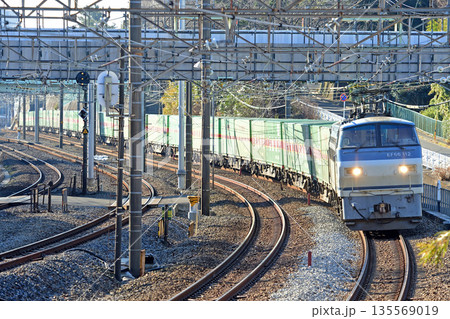 東海道本線　東戸塚－保土ケ谷　JR貨物　EF66-112（吹田） 135569019