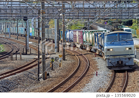 東海道本線　東戸塚－保土ケ谷　JR貨物　EF66-127（吹田） 135569020