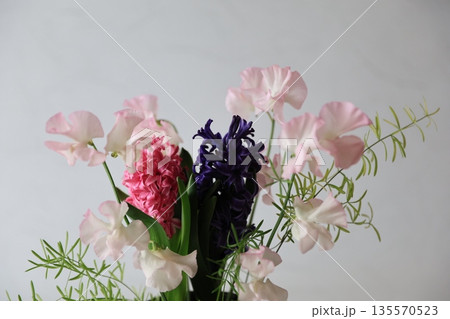 ヒヤシンスと切り花 ヒヤシンスと切り花 135570523