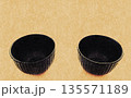 和紙の風合いを感じる二つの食器の写真 135571189