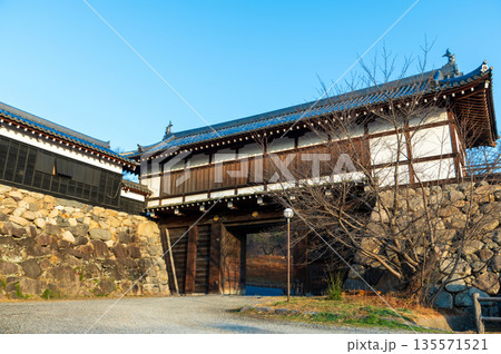 《商用撮影許可取得済》青空と追手門 135571521