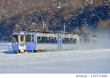 石北本線　中愛別－愛別　JR北海道　キハ183系　キハ183-1551（苗穂）　大雪 135571860