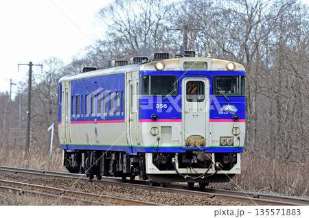 室蘭本線　安平－追分　JR北海道　キハ40-356（苫小牧） 135571883