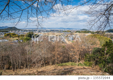 甘樫丘展望台からの景観 飛鳥歴史公園甘樫丘地区 奈良県明日香村 甘樫丘展望台からの景観 飛鳥歴史公園甘樫丘地区 奈良県明日香村 135572044