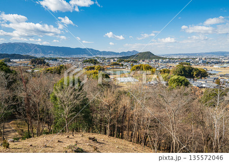 甘樫丘展望台からの景観 飛鳥歴史公園甘樫丘地区 奈良県明日香村 甘樫丘展望台からの景観 飛鳥歴史公園甘樫丘地区 奈良県明日香村 135572046