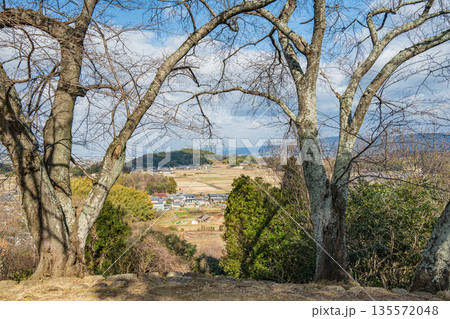 甘樫丘展望台からの景観 飛鳥歴史公園甘樫丘地区 奈良県明日香村 甘樫丘展望台からの景観 飛鳥歴史公園甘樫丘地区 奈良県明日香村 135572048