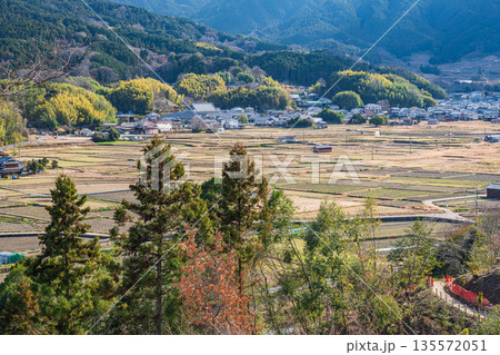 甘樫丘展望台からの景観 飛鳥歴史公園甘樫丘地区 奈良県明日香村 甘樫丘展望台からの景観 飛鳥歴史公園甘樫丘地区 奈良県明日香村 135572051