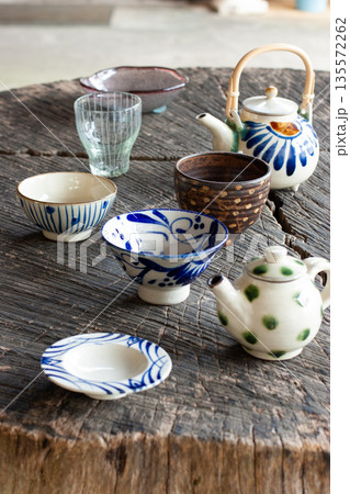 沖縄のやちむん 135572262