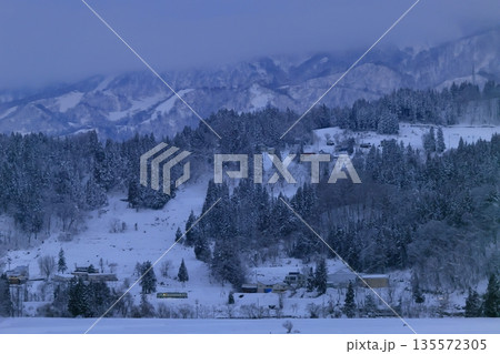 雪景色の飯山線 135572305