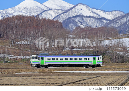 札沼線　浦臼－鶴沼　JR北海道　キハ40-401（苗穂） 135573069