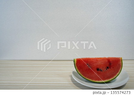 カットしたスイカ カットしたスイカ 135574273