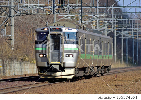 千歳線　西の里（信）　JR北海道　733系　B-112編成（札幌） 135574351