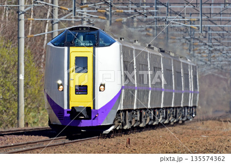 千歳線　西の里（信）　JR北海道　キハ261系1000番台　ST-1214編成　スーパー北斗 135574362