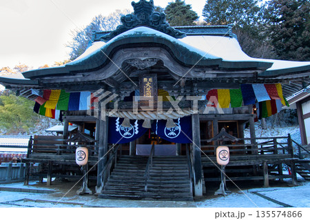 冬(厄除け縁日大祭)の牛伏寺 観音堂 長野県松本市 冬(厄除け縁日大祭)の牛伏寺 観音堂 長野県松本市 135574866