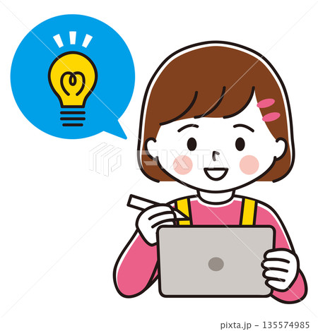ペンタブを持ってタブレット端末で勉強する女の子のイラスト　ひらめき 135574985