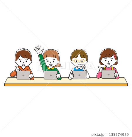 机に向かってタブレット端末で勉強する子どもたちのイラスト 135574989