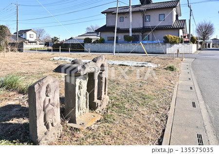 越谷散歩：路傍の道祖神　越谷市大字三野宮 135575035
