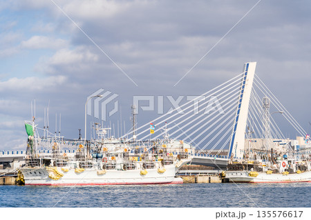 「青森県」八戸港の風景　八戸市 135576617