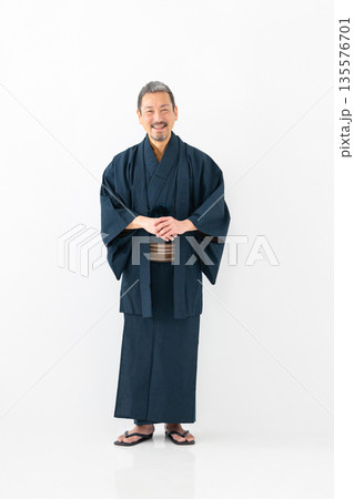 着物を着た男性 着物を着た男性 135576701