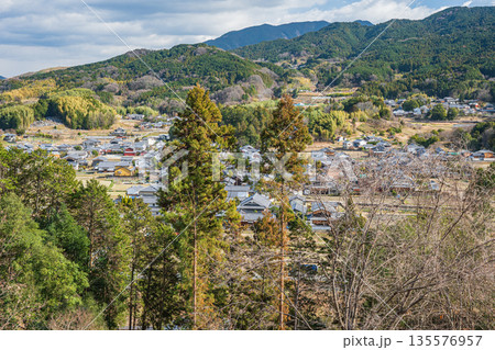 甘樫丘展望台からの景観　飛鳥歴史公園甘樫丘地区　奈良県明日香村 135576957