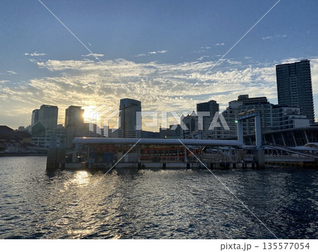 神戸メリケンパークの夕景 135577054