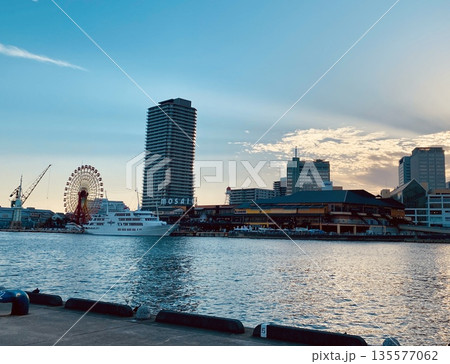 夕陽に染まる神戸ハーバーランド 夕陽に染まる神戸ハーバーランド 135577062