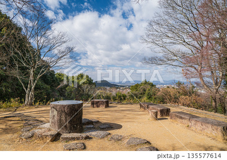 川原展望台 飛鳥歴史公園甘樫丘地区 奈良県明日香村 川原展望台 飛鳥歴史公園甘樫丘地区 奈良県明日香村 135577614