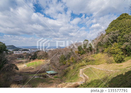 甘樫丘 飛鳥歴史公園甘樫丘地区 奈良県明日香村 甘樫丘 飛鳥歴史公園甘樫丘地区 奈良県明日香村 135577791