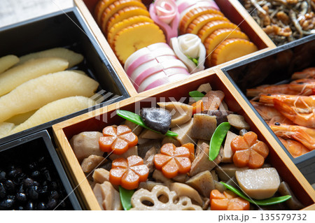おせち料理、和食、祝い膳、 135579732