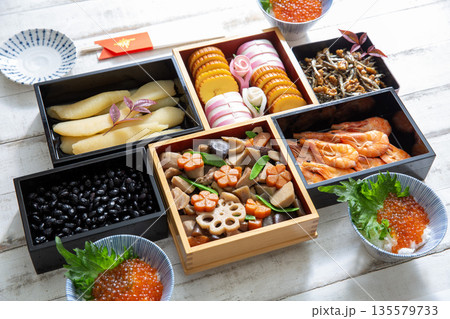 おせち料理、和食、祝い膳、 135579733