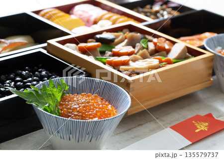 おせち料理、和食、祝い膳、 135579737