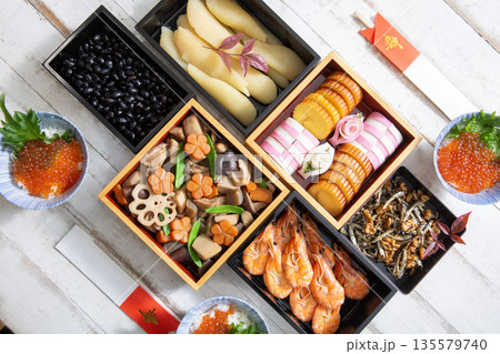 おせち料理、和食、祝い膳、 135579740
