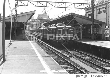 地上時代の京急・立会川駅、列車は旧1000形1160他の特急、1982年3月22日 135580737